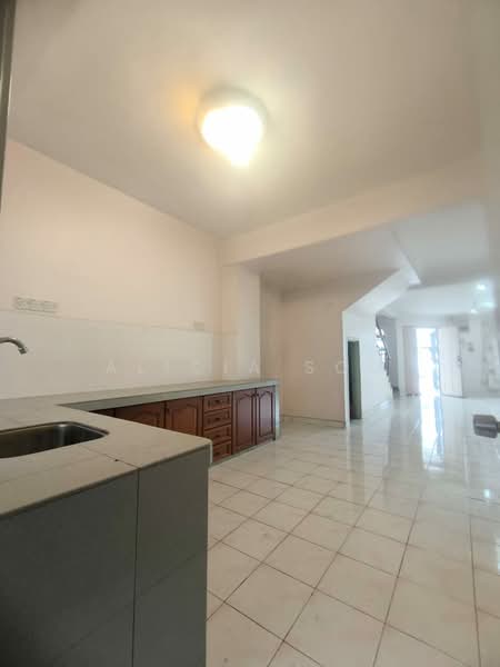 2-storey Terraced House for Sale in Sungai Buloh (Selangor) - Alicia Soo - Kitchen - PropertyGuru.com.my