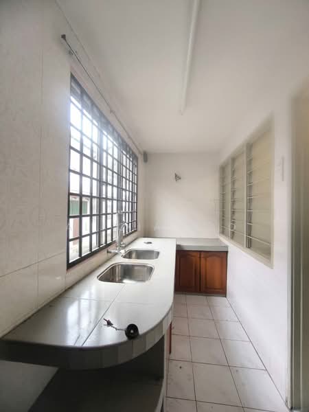 2-storey Terraced House for Sale in Sungai Buloh (Selangor) - Alicia Soo - Kitchen - PropertyGuru.com.my
