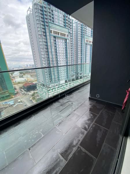 Servis Apartment untuk Disewa di Setia Sky 88 - Pauline Ng - Balcony - PropertyGuru.com.my
