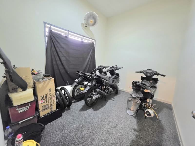 Semi-Detached House for Sale in Kampung Batu 9 Kebun Baru (Telok Panglima Garang) - Wan Azlan Ahmad - PropertyGuru.com.my