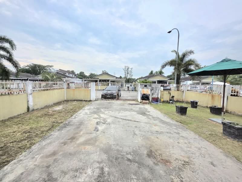 Semi-Detached House for Sale in Kampung Batu 9 Kebun Baru (Telok Panglima Garang) - Wan Azlan Ahmad - PropertyGuru.com.my