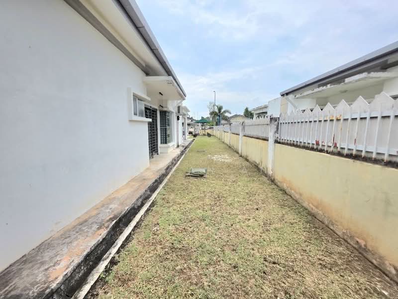 Semi-Detached House for Sale in Kampung Batu 9 Kebun Baru (Telok Panglima Garang) - Wan Azlan Ahmad - PropertyGuru.com.my