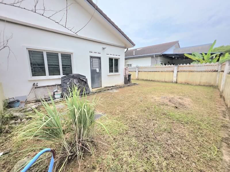 Semi-Detached House for Sale in Kampung Batu 9 Kebun Baru (Telok Panglima Garang) - Wan Azlan Ahmad - PropertyGuru.com.my