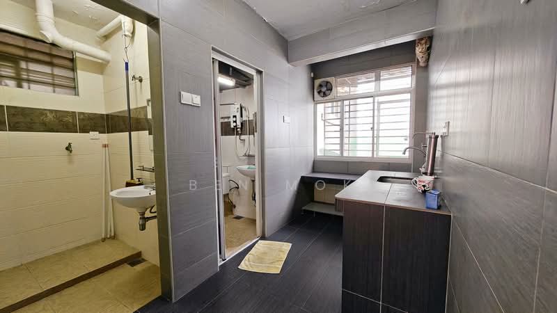Apartment for Sale at Taman Jinjang Baru Kos Sederhana Apartment - Ben Mok - Bathroom - PropertyGuru.com.my