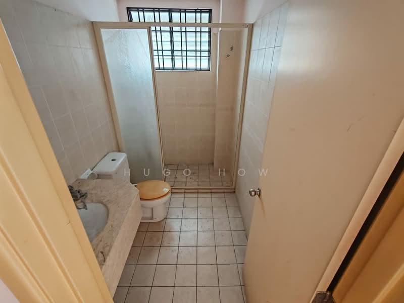 Rumah Berkembar untuk Dijual di Bandar Sri Damansara (Selangor) - Hugo How - Bathroom - PropertyGuru.com.my