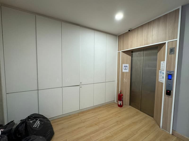 Shop / Office for Rent in Bandar Puteri Puchong (Puchong) - Aw Qi Fan - Entrance - PropertyGuru.com.my