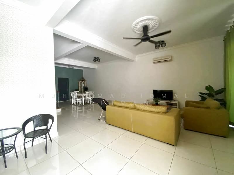 2-storey Terraced House for Sale in Pantai Sepang Putra (Sepang) - Muhammad Iqmal Rahiman - Living Room - PropertyGuru.com.my