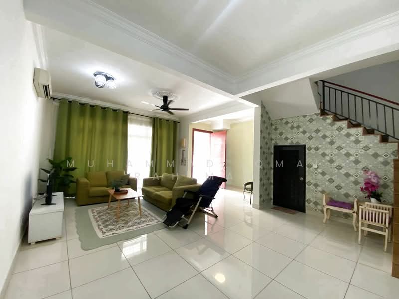 2-storey Terraced House for Sale in Pantai Sepang Putra (Sepang) - Muhammad Iqmal Rahiman - Living Room - PropertyGuru.com.my