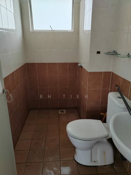 Kondominium untuk Disewa di Pearl Avenue - BH Tieh - Bathroom - PropertyGuru.com.my