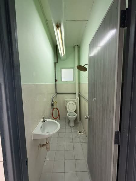 Rumah Flat untuk Dijual di Taman Mastiara - Jay Yong - Bathroom - PropertyGuru.com.my