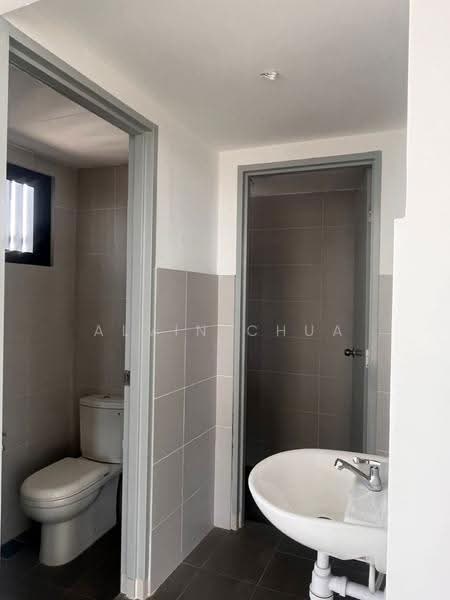 Shop / Office for Rent in Kuching (Sarawak) - Alvin Chua - Bathroom - PropertyGuru.com.my