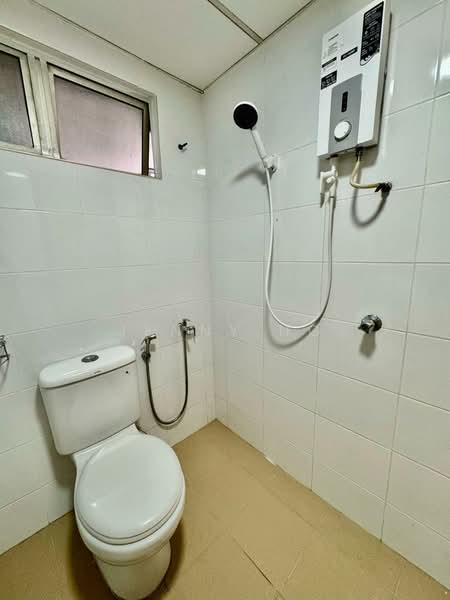 Kondominium untuk Disewa di Endah Regal Condominium - Jenny Ng - Bathroom - PropertyGuru.com.my