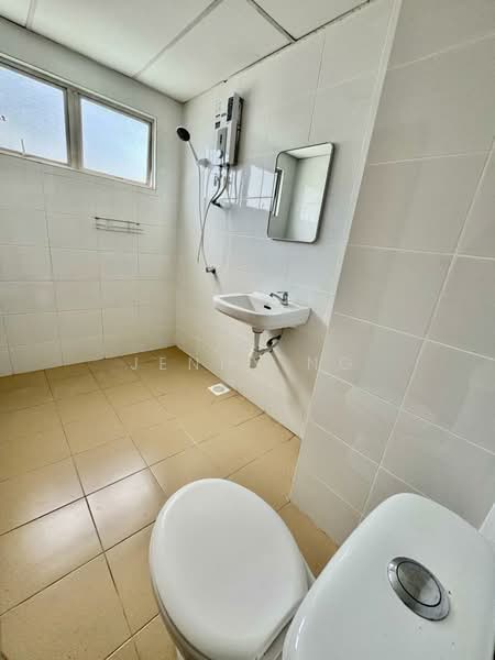 Kondominium untuk Disewa di Endah Regal Condominium - Jenny Ng - Bathroom - PropertyGuru.com.my