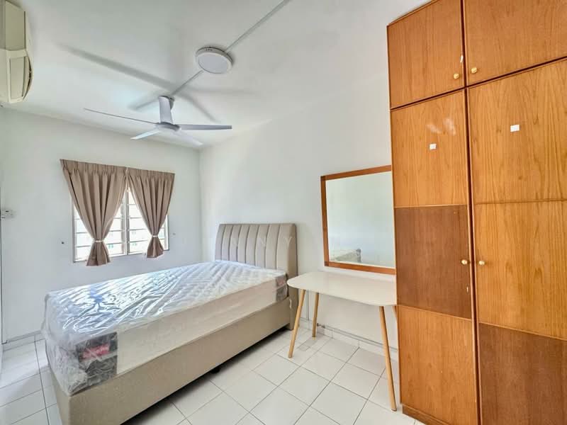 Kondominium untuk Disewa di Endah Regal Condominium - Jenny Ng - Bedroom - PropertyGuru.com.my