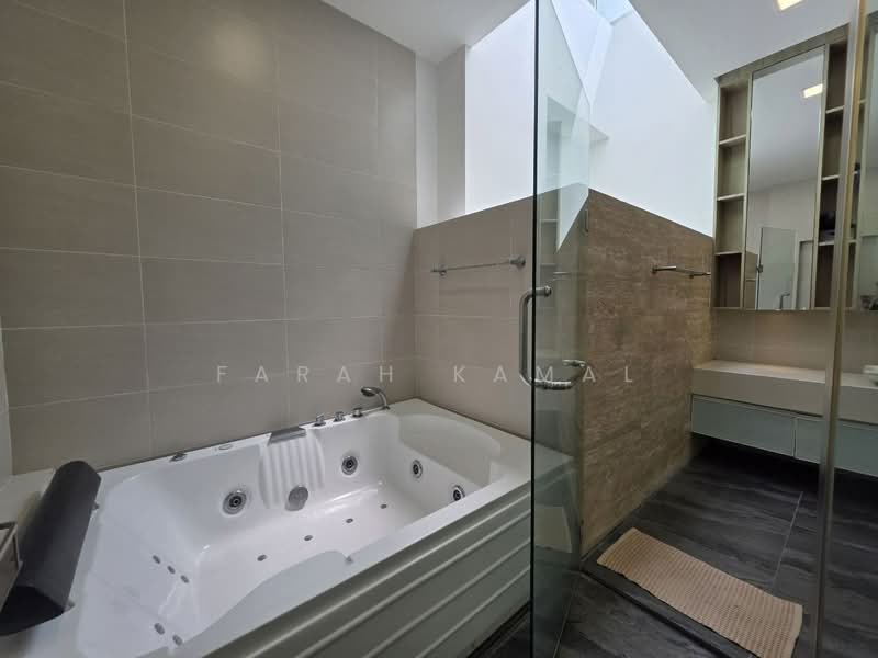 Twin Villa for Sale in Taman Melawati (Ulu Kelang) - Farah Kamal - Bathroom - PropertyGuru.com.my