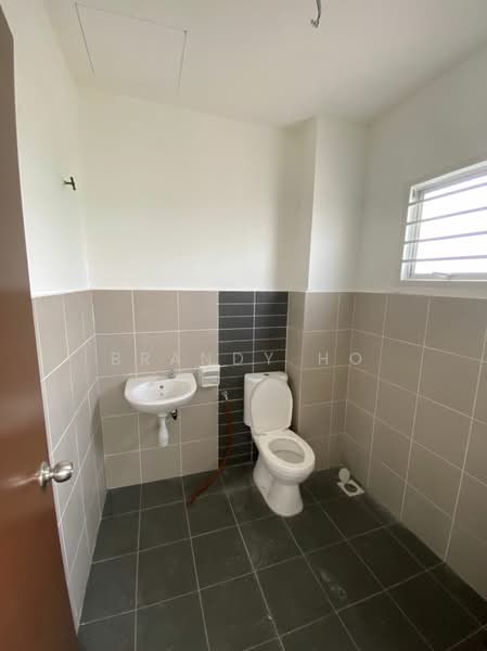 2-storey Terraced House for Sale in Sepang (Selangor) - Brandy Ho - Bathroom - PropertyGuru.com.my