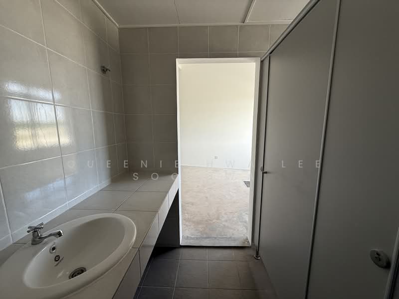 Shop / Office for Rent in Puchong (Selangor) - Queenie Hwa Lee Soo Hwa - Bathroom - PropertyGuru.com.my