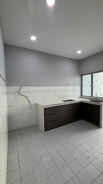 Rumah Teres 2 Tingkat untuk Dijual di Bandar Putra (Kulai) - Mohd Faez - Kitchen - PropertyGuru.com.my
