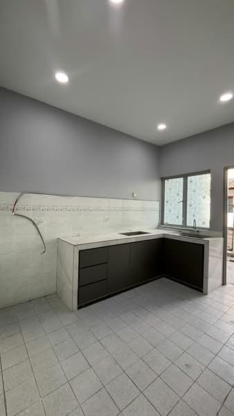 Rumah Teres 2 Tingkat untuk Dijual di Bandar Putra (Kulai) - Mohd Faez - Kitchen - PropertyGuru.com.my