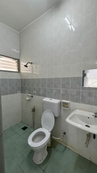 Rumah Teres 2 Tingkat untuk Dijual di Bandar Putra (Kulai) - Mohd Faez - Bathroom - PropertyGuru.com.my