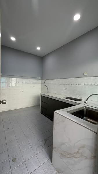 Rumah Teres 2 Tingkat untuk Dijual di Bandar Putra (Kulai) - Mohd Faez - Kitchen - PropertyGuru.com.my