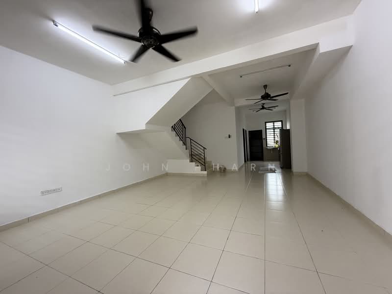 Rumah Teres 2.5 Tingkat untuk Disewa di Taman Scientex Senai (Senai) - John Pharn - Living Room - PropertyGuru.com.my