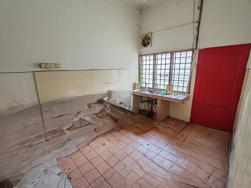 1-storey Terraced House for Sale in Kapar (Selangor) - Lex How - Kitchen - PropertyGuru.com.my