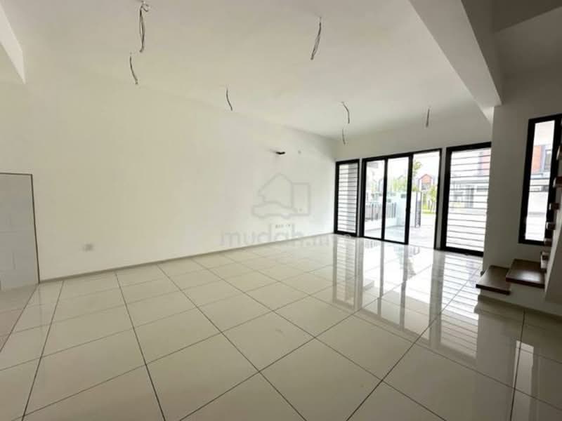 Rumah Teres untuk Dijual di Shah Alam (Selangor) - Tom Yip - Living Room - PropertyGuru.com.my