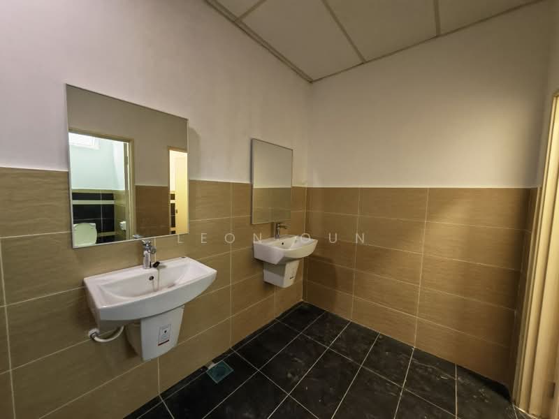 Shop / Office for Rent in Kempas Lama (Johor Bahru) - Leon Oun - Bathroom - PropertyGuru.com.my