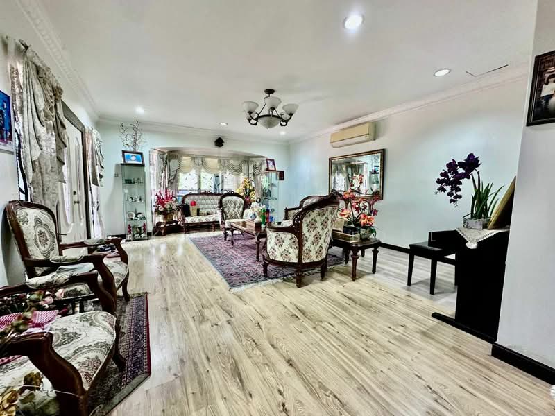 Rumah Berkembar untuk Dijual di Ampang (Selangor) - Cik Maya Abdul - Living Room - PropertyGuru.com.my