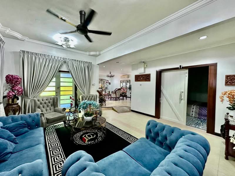 Rumah Berkembar untuk Dijual di Ampang (Selangor) - Cik Maya Abdul - Living Room - PropertyGuru.com.my