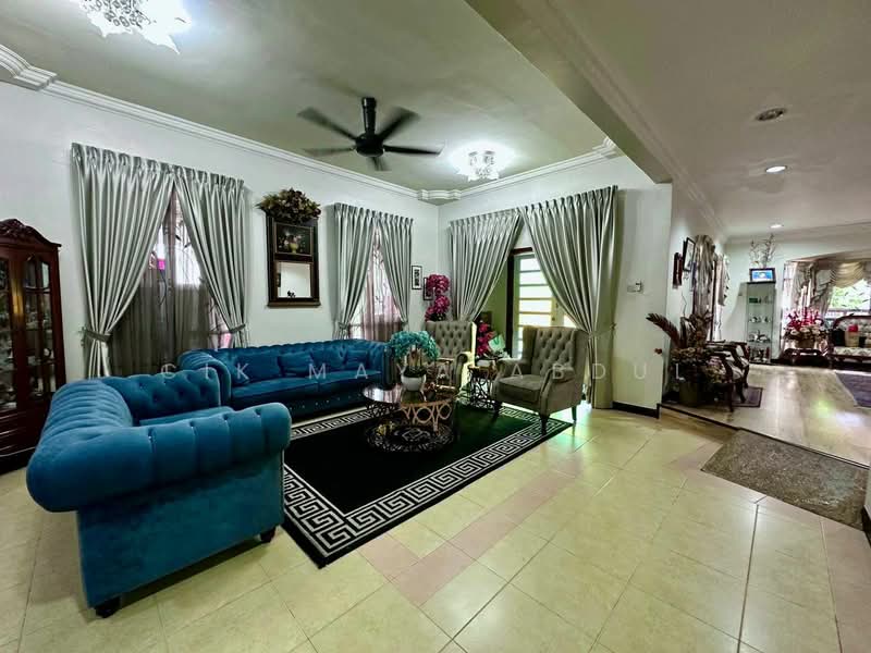 Rumah Berkembar untuk Dijual di Ampang (Selangor) - Cik Maya Abdul - Living Room - PropertyGuru.com.my