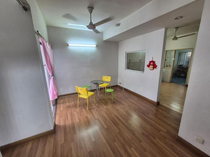 1.5-storey Terraced House for Sale in Usj 11 (Subang Jaya) - Kelvin Lee - Living Room - PropertyGuru.com.my