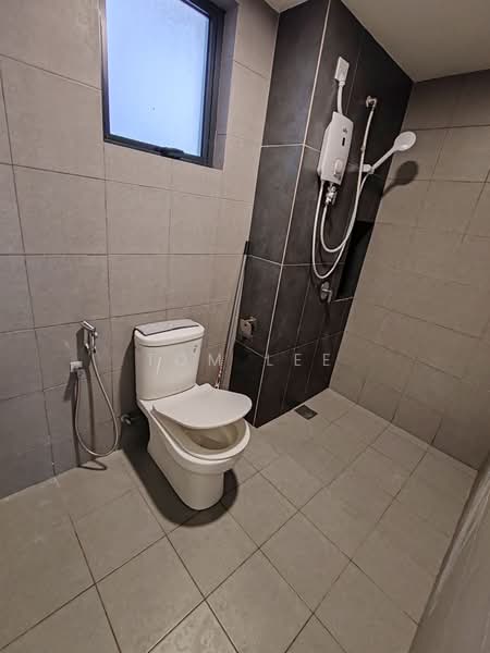 Service Residence for Sale at D'Cosmos Residences - Tom Lee - Bathroom - PropertyGuru.com.my