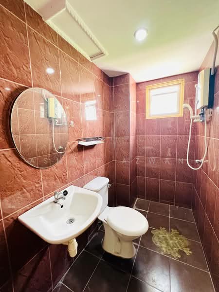Pangsapuri untuk Dijual di Sri Lavender Apartment - Ashraf Azwan - Bathroom - PropertyGuru.com.my