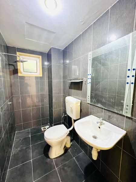 Pangsapuri untuk Dijual di Sri Lavender Apartment - Ashraf Azwan - Bathroom - PropertyGuru.com.my