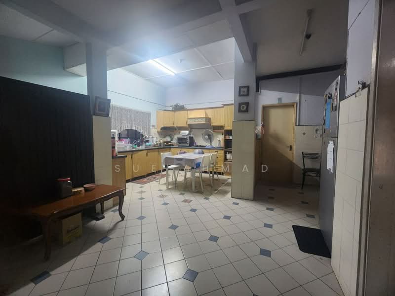Rumah Banglo untuk Dijual di Kampung Tunku (Petaling Jaya) - Sue Ahmad - Kitchen - PropertyGuru.com.my