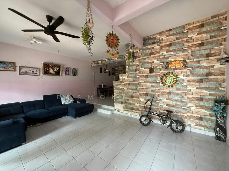 2-storey Terraced House for Sale in Johor Bahru (Johor) - Desmond Lim - Living Room - PropertyGuru.com.my