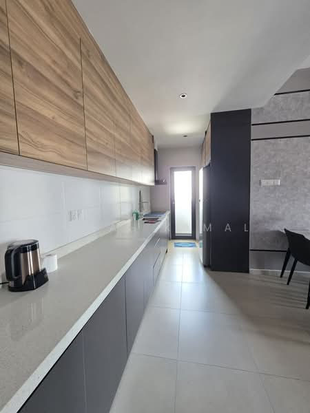 Servis Apartment untuk Dijual di Reizz Residence - Farah Kamal - Kitchen - PropertyGuru.com.my