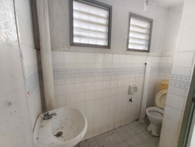Rumah Teres 2 Tingkat untuk Dijual di Bukit Beruntung (Selangor) - Tom Yip - Bathroom - PropertyGuru.com.my