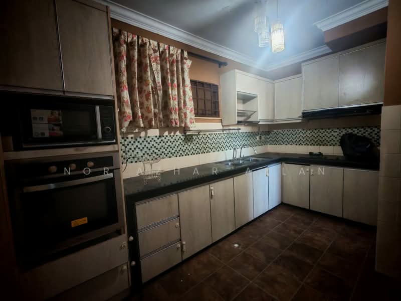 Condominium for Sale at Palm Spring @ Damansara - Nor Azhar Azlan - Kitchen - PropertyGuru.com.my