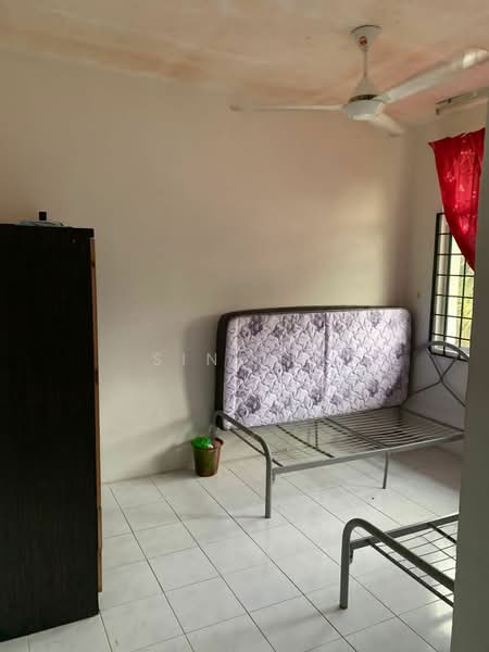 Kondominium untuk Dijual di Summer Park Townhouse @ Seri Alam - Sin Yie - Bedroom - PropertyGuru.com.my