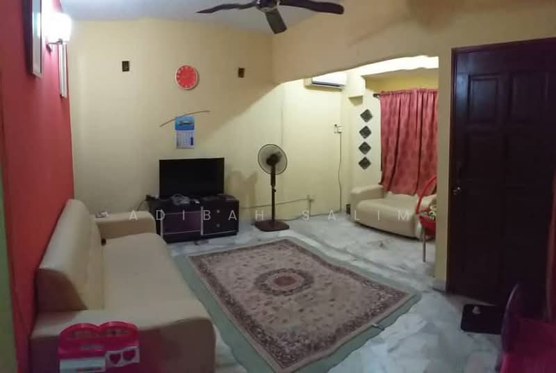 Rumah Teres 2 Tingkat untuk Dijual di Taman Bukit Saga (Shah Alam) - Adibah Salim - Living Room - PropertyGuru.com.my