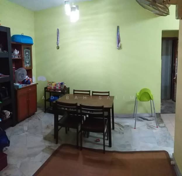 Rumah Teres 2 Tingkat untuk Dijual di Taman Bukit Saga (Shah Alam) - Adibah Salim - Dining Room - PropertyGuru.com.my