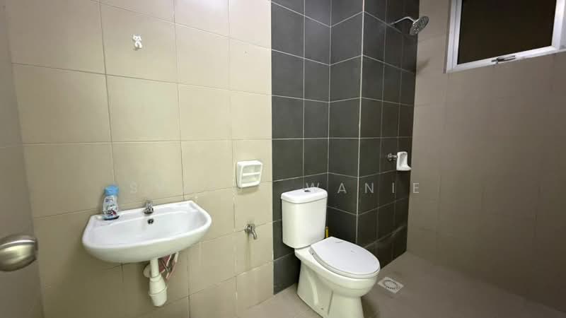 Service Residence for Sale at SkyLake Residence - Syazue Wanie - Bathroom - PropertyGuru.com.my