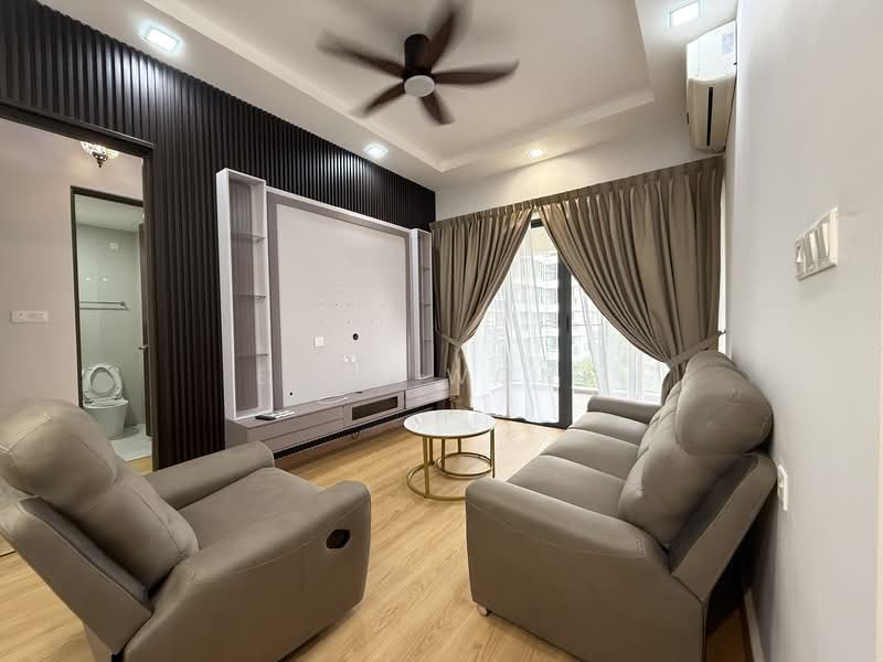 Kondominium untuk Dijual di Kings Bay @ Country Garden Danga Bay - Elsa Wong - Living Room - PropertyGuru.com.my