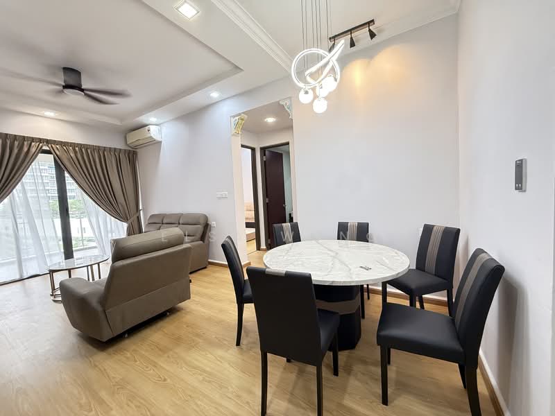 Kondominium untuk Dijual di Kings Bay @ Country Garden Danga Bay - Elsa Wong - Living Room - PropertyGuru.com.my