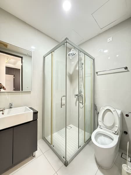 Kondominium untuk Dijual di Kings Bay @ Country Garden Danga Bay - Elsa Wong - Bathroom - PropertyGuru.com.my