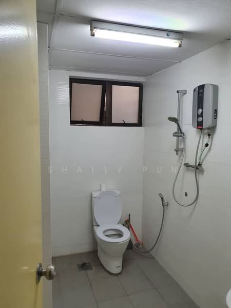 Kondominium untuk Disewa di Vista Komanwel A - Shally Pun - Bathroom - PropertyGuru.com.my