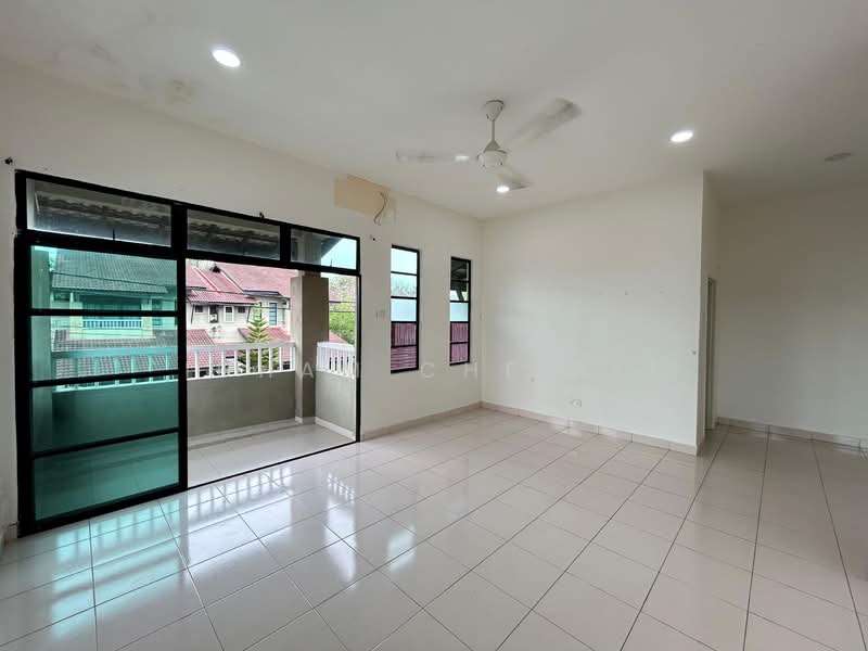 Semi-Detached House for Sale in Astana Permai (Kuantan) - Idham Che'Ali - Balcony - PropertyGuru.com.my